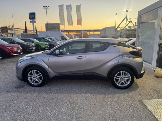 TOYOTA C-hr 1.8h business e-cvt