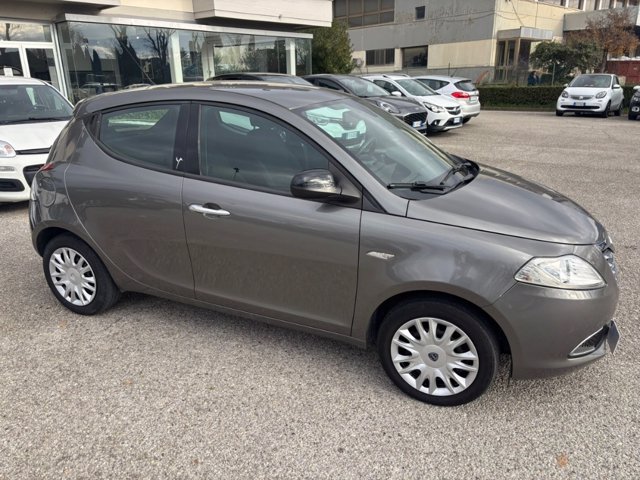 LANCIA Ypsilon 1.2 8v silver c/clima 69cv