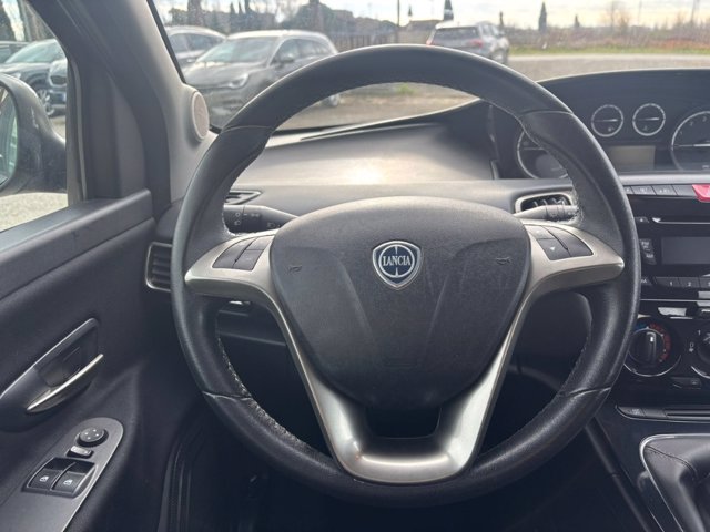 LANCIA Ypsilon 1.2 8v silver c/clima 69cv