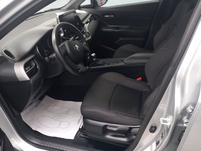 TOYOTA C-hr 1.8h active e-cvt