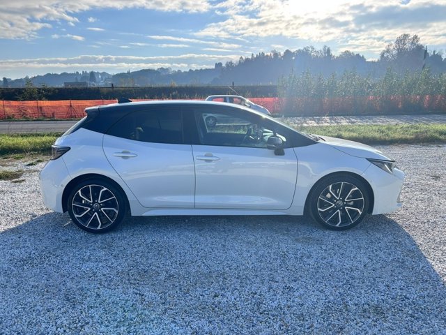 TOYOTA Corolla 2.0 Hybrid Lounge