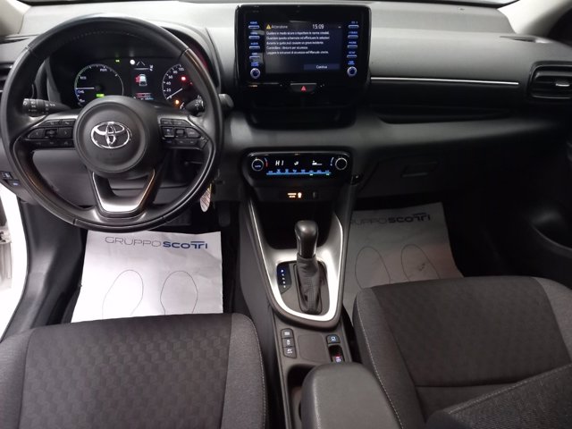 TOYOTA Yaris 1.5h active