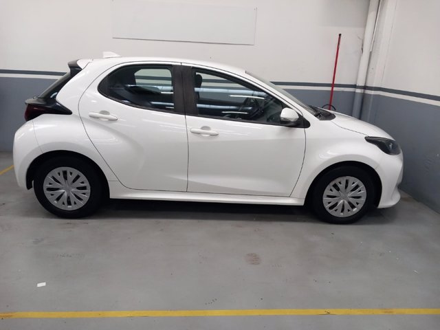 TOYOTA Yaris 1.5h active