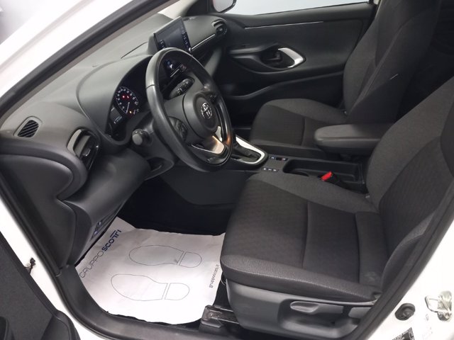 TOYOTA Yaris 1.5h active