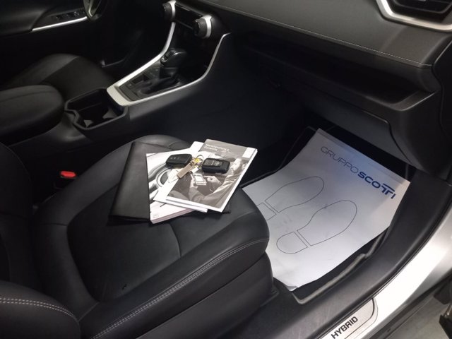 TOYOTA Rav4 2.5 vvt-ie h lounge 2wd 218cv e-cvt