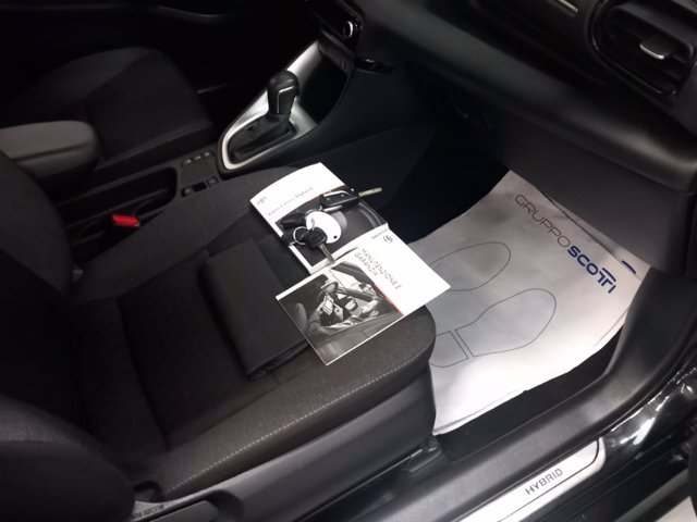 TOYOTA Yaris 1.5h trend