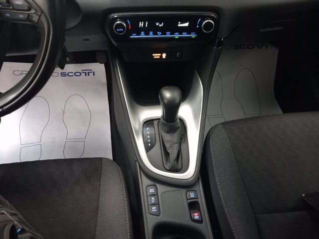 TOYOTA Yaris 1.5h trend