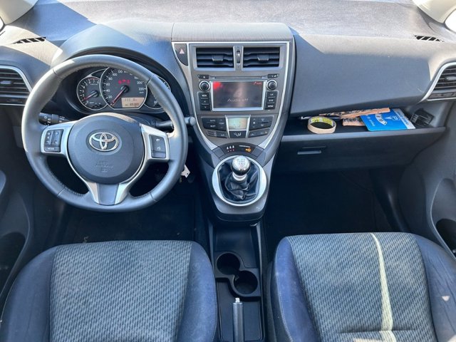 TOYOTA Verso-s 1.3 active (mt)