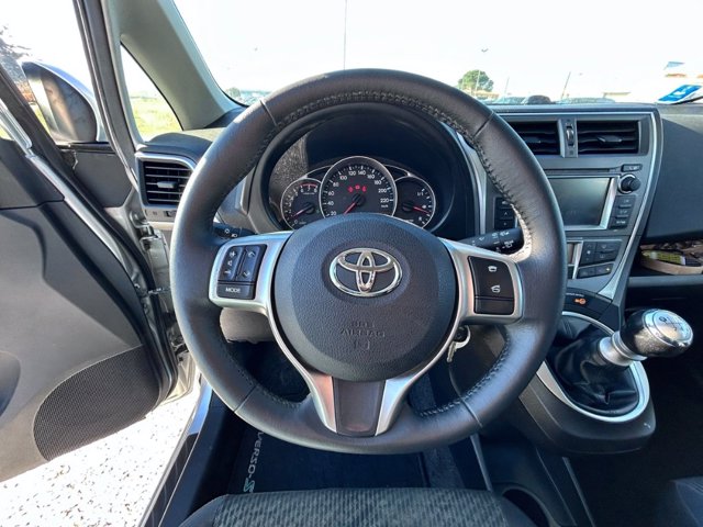 TOYOTA Verso-s 1.3 active (mt)