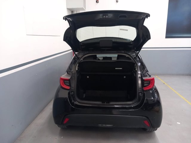 TOYOTA Yaris 1.5h trend