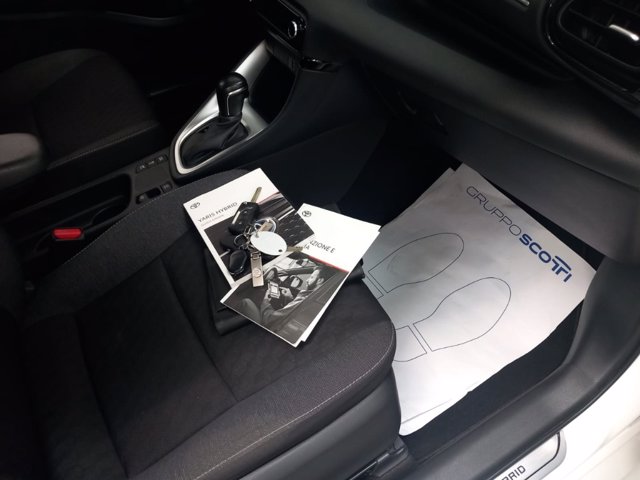 TOYOTA Yaris 1.5h trend