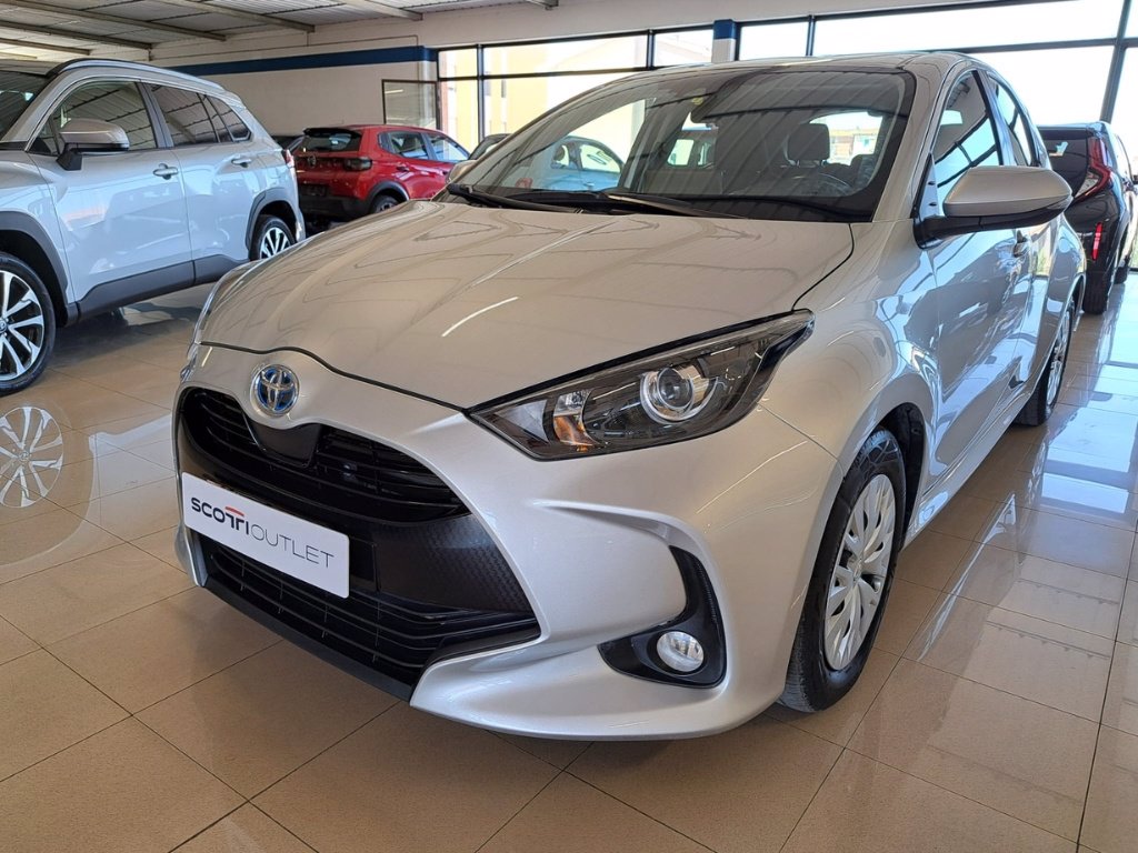 TOYOTA Yaris 1.5h active