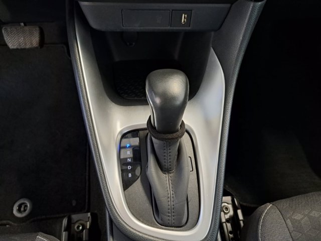 TOYOTA Yaris 1.5h active