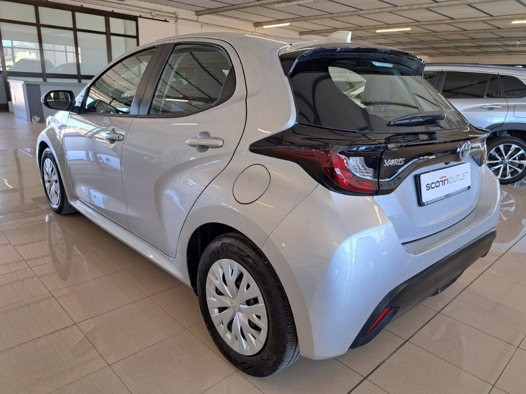TOYOTA Yaris 1.5h active
