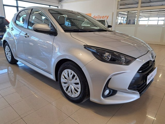 TOYOTA Yaris 1.5h active