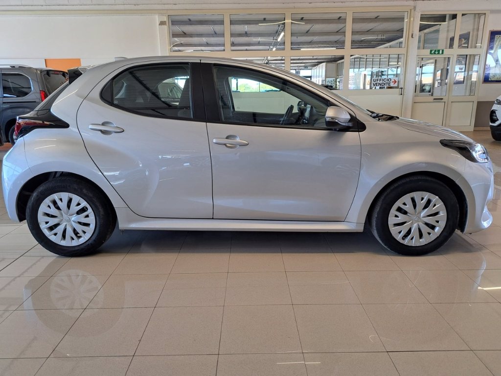 TOYOTA Yaris 1.5h active
