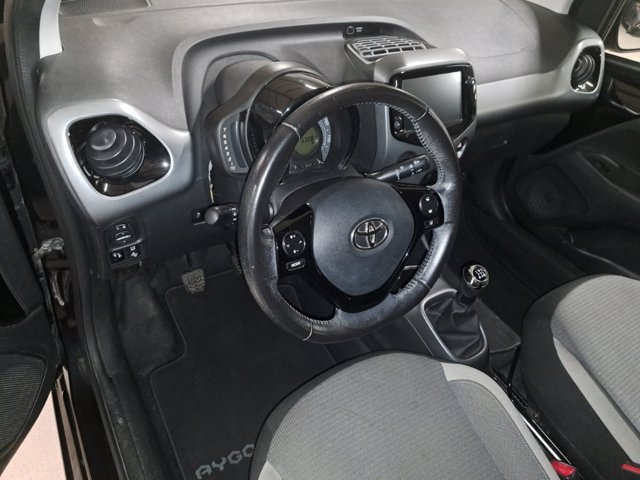 TOYOTA Aygo Connect 1.0 VVT-i 72 CV 5 porte x-play