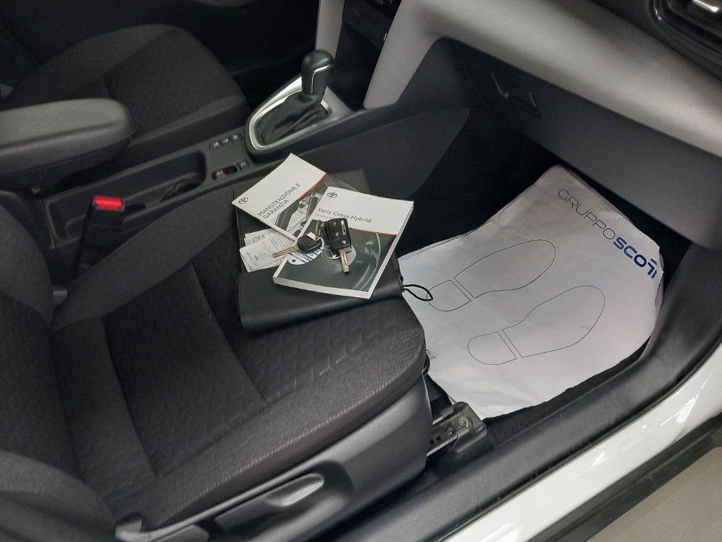 TOYOTA Yaris cross 1.5h active fwd 116cv e-cvt