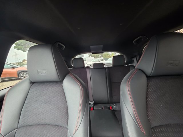 TOYOTA Yaris 1.5h 130 gr sport