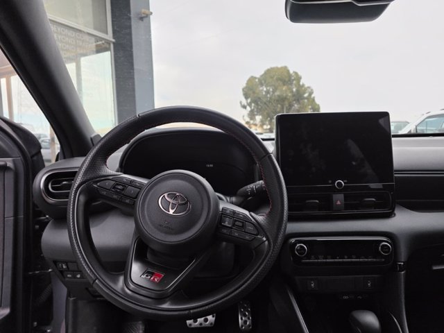 TOYOTA Yaris 1.5h 130 gr sport