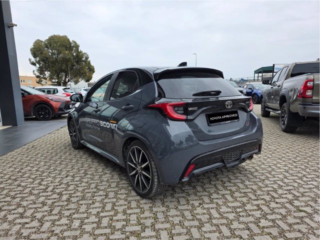 TOYOTA Yaris 1.5h 130 gr sport