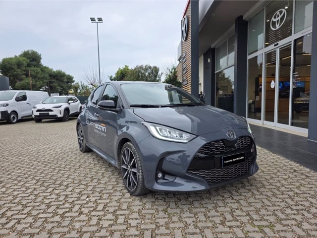 TOYOTA Yaris 1.5h 130 gr sport