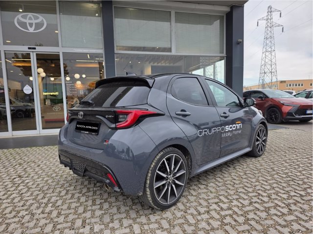TOYOTA Yaris 1.5h 130 gr sport