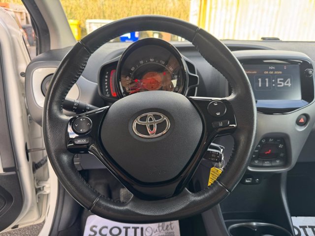 TOYOTA Aygo Connect 1.0 VVT-i 72 CV 5 porte x-play