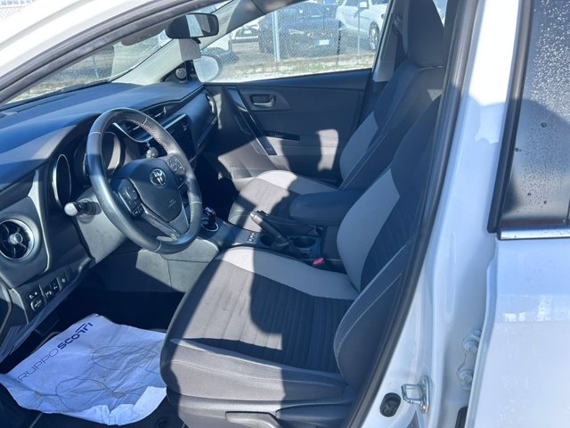 TOYOTA Auris 1.8h active cvt my17