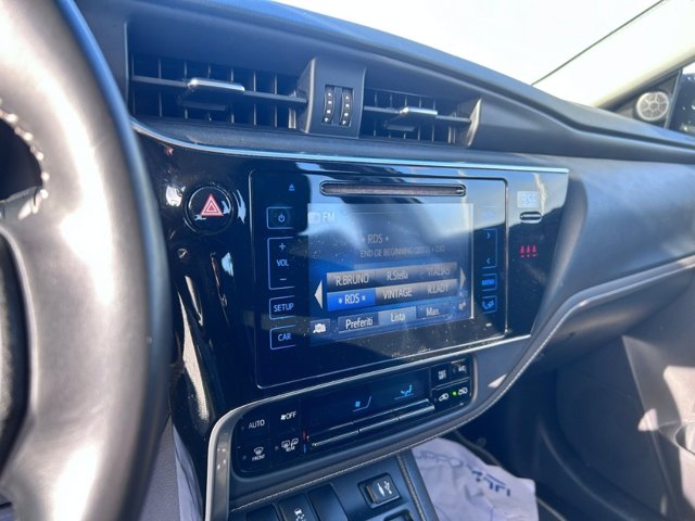 TOYOTA Auris 1.8h active cvt my17