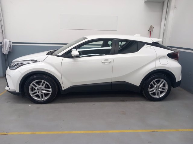 TOYOTA C-hr 1.8h active e-cvt