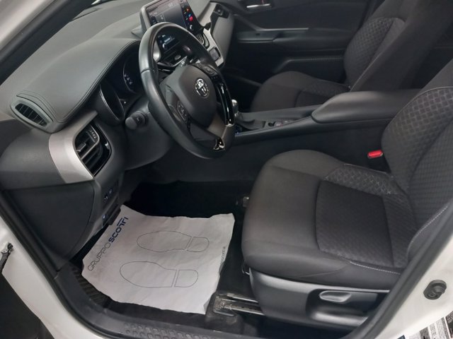 TOYOTA C-hr 1.8h active e-cvt