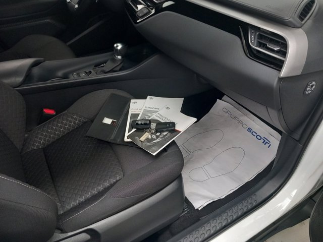 TOYOTA C-hr 1.8h active e-cvt