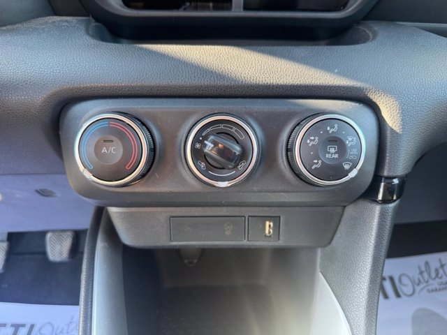 TOYOTA Yaris 1.0 trend