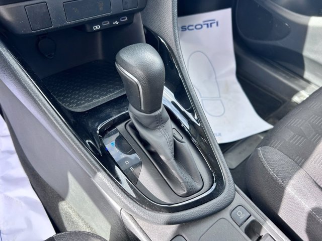 TOYOTA Yaris 1.5h trend