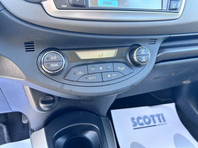 TOYOTA Yaris 5p 1.0 lounge c/cl