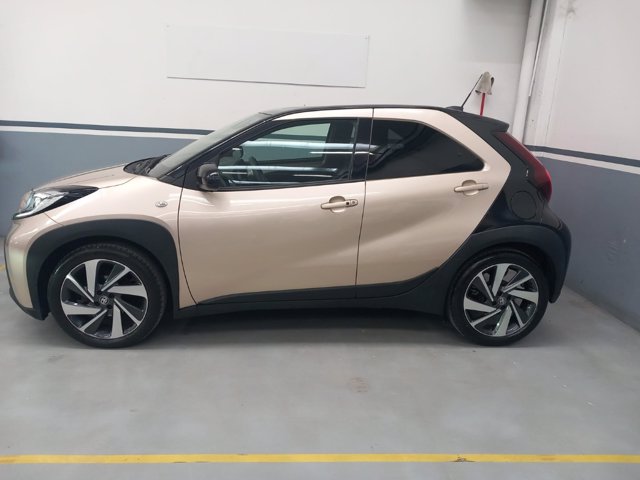 TOYOTA Aygo x 1.0 lounge 72cv s-cvt