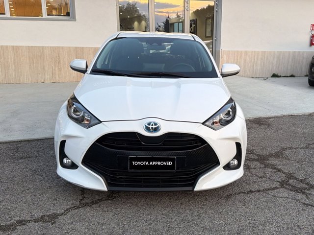 TOYOTA Yaris 1.5h active