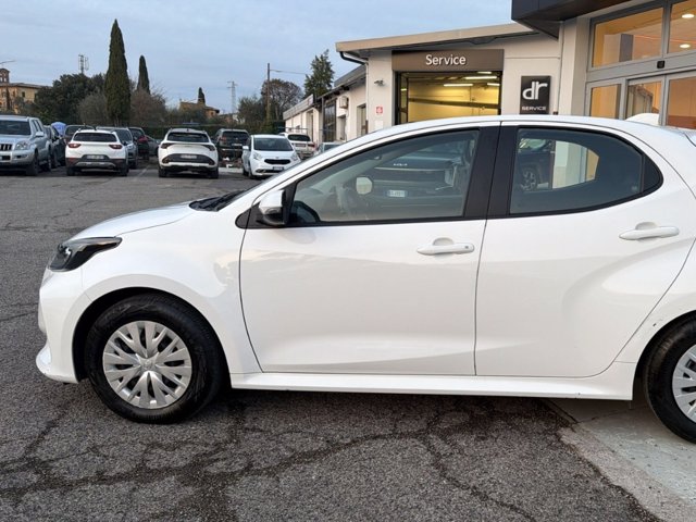 TOYOTA Yaris 1.5h active