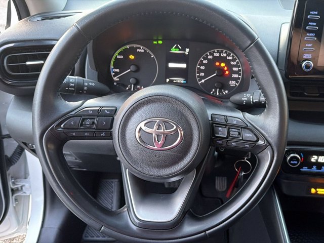 TOYOTA Yaris 1.5h active