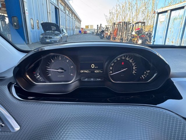 PEUGEOT 2008 BlueHDi 100 Allure