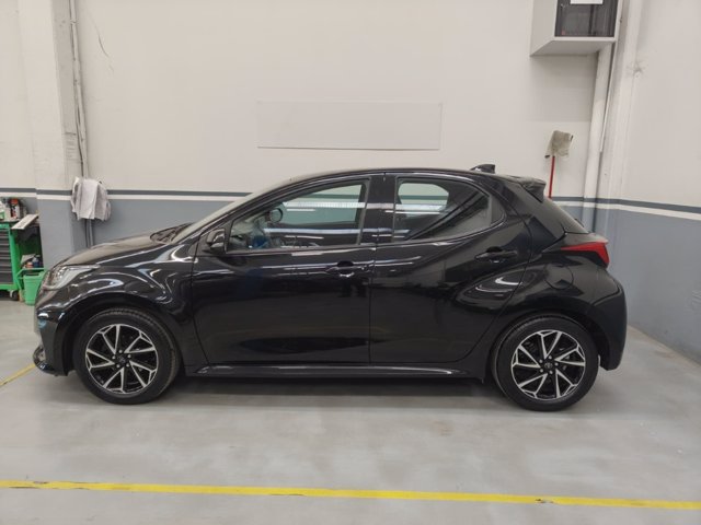 TOYOTA Yaris 1.0 trend