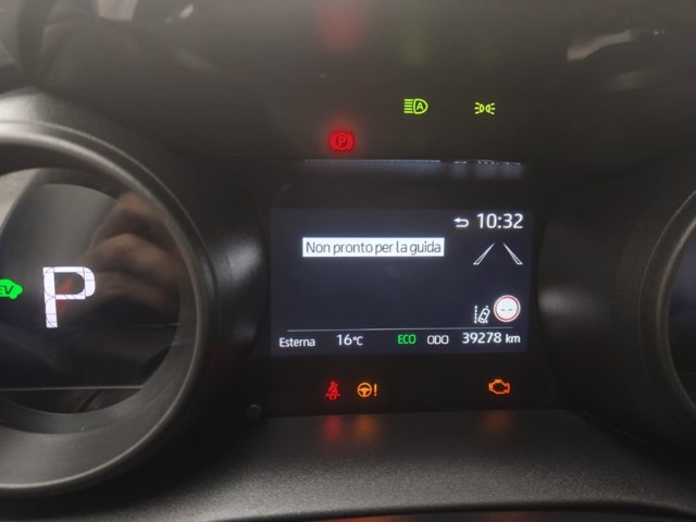 TOYOTA Yaris 1.5h trend