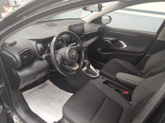 TOYOTA Yaris 1.5h trend