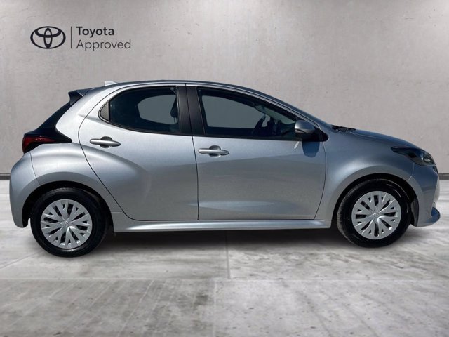 TOYOTA Yaris 1.5h active
