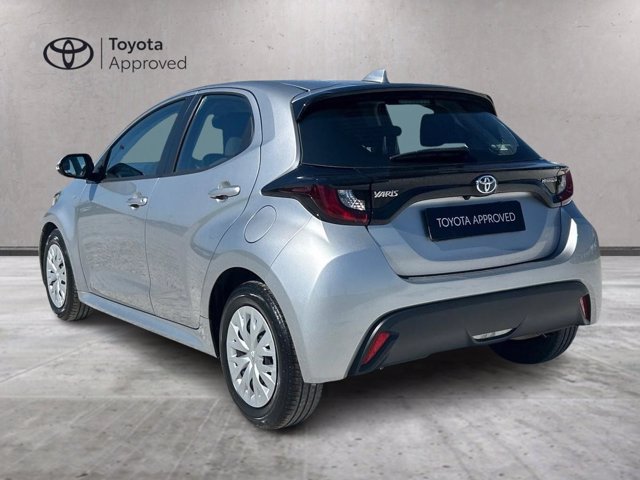 TOYOTA Yaris 1.5h active