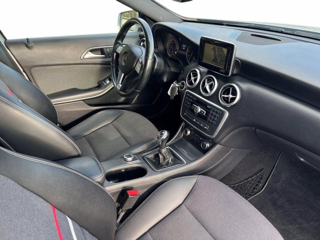 MERCEDES A 180 sport e6