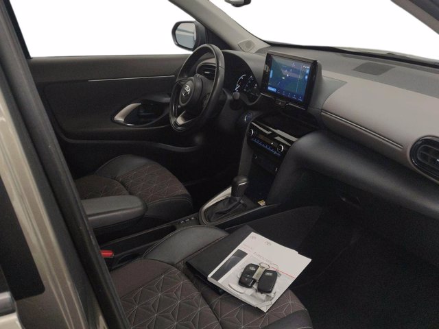TOYOTA Yaris cross 1.5h lounge fwd 116cv e-cvt
