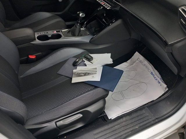 PEUGEOT 2008 1.2 puretech allure s&s 100cv